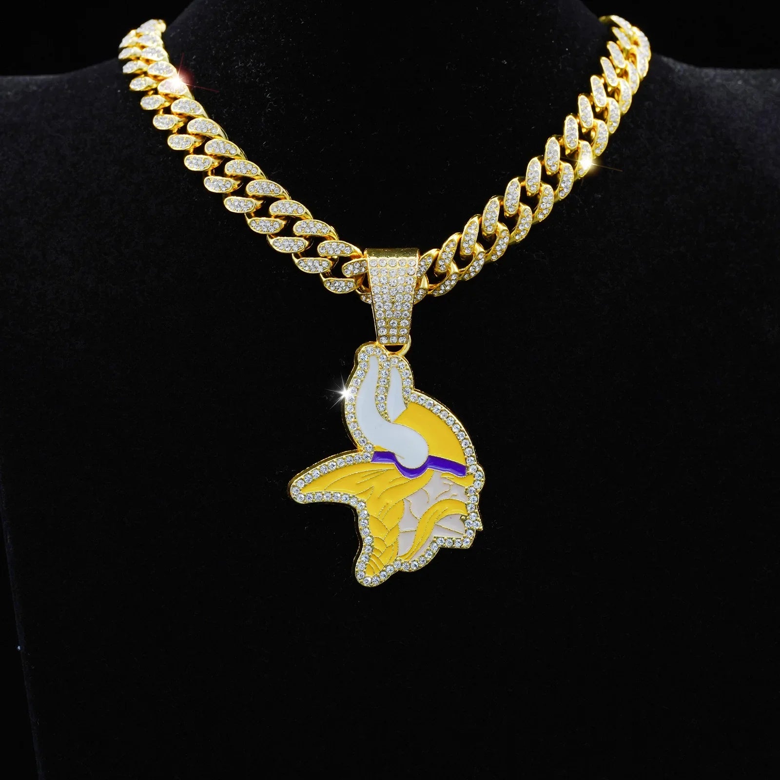 Sports LOGO Pendant Necklace with Iced Out Cuban Chains for Football Fans